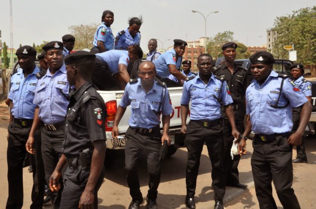 Nigerian Mobile policemen have protested non payment of allowances