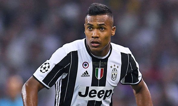 Manchester United are close to completing a £53m move for Juventus left full back Alex Sandro