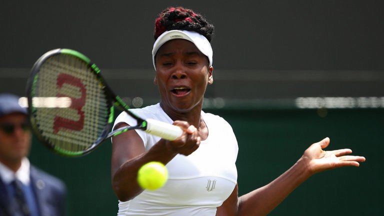 Venus Williams defeats Johanna Konta