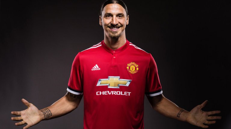 Zlatan Ibrahimovic has signed a new Manchester United contract