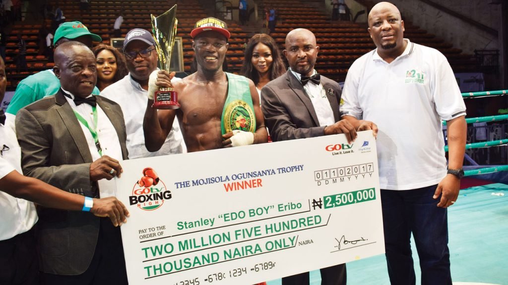 FILE PHOTO: Stanley “Edo Boy” Eribo with the N2.5 million cheque after retaining his African Boxing Union (ABU) welterweight title by defeating Tanzania’s Ramadhani Shauri via a unanimous decision at GOtv Boxing Night 12