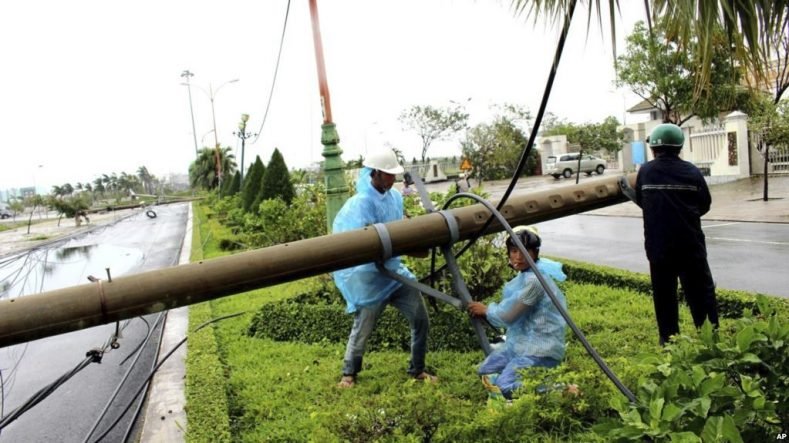 Typhoon Damrey hits Vietnam