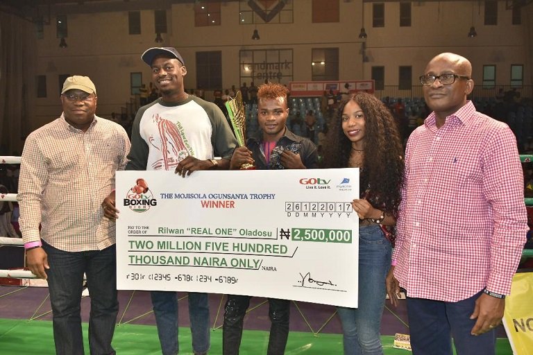 Rilwan 'Real One' Oladosu beat Kehinde "Ijoba" Badmus at GOtv Boxing Night 13 to win N2.5 million