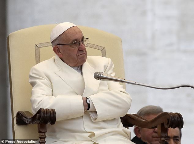 Pope clarifies blessings for same-sex couples