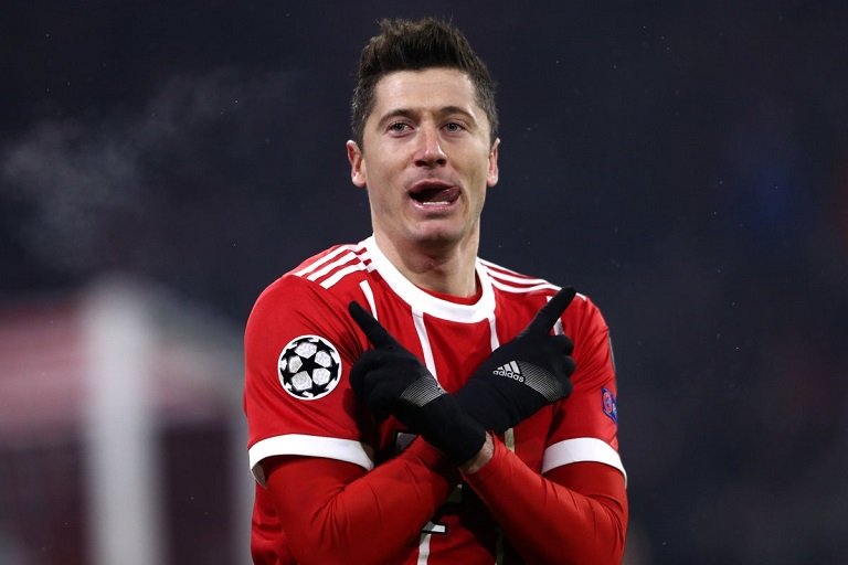 Robert Lewandowski scores record-breaking 21st goal of the