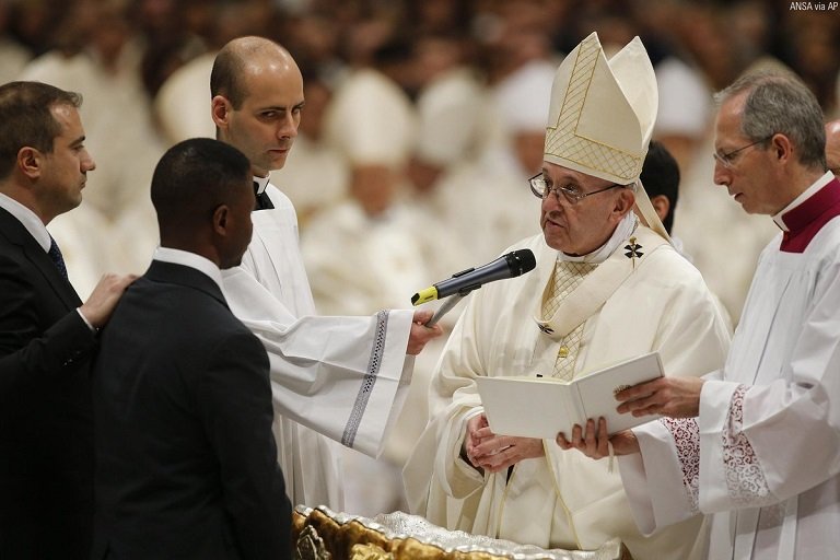 Pope Francis denounces 'pain and shame' of Mediterranean migrant deaths