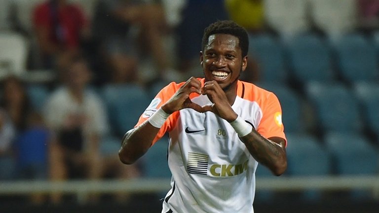 Manchester United are expected to complete the signing of Brazilian midfielder Fred next week