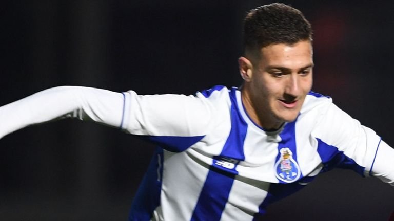 Manchester United are close to a dela for Porto defender Diogo Dalot