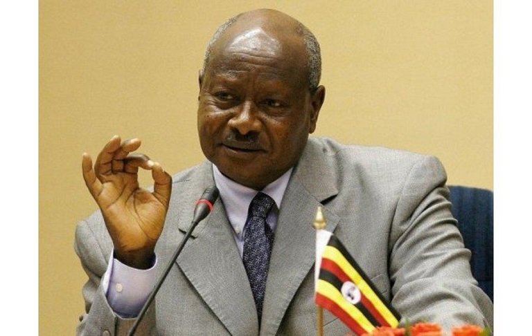 President Yoweri Museveni of Uganda will pay civil servants daily