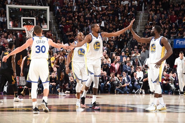 Kevin Durant scores 43 points, 13 rebound and 7 assist as he led the Warriors to Game 3 victory