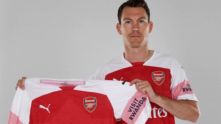 Stephan Lichtsteiner joins Arsenal as a free agent