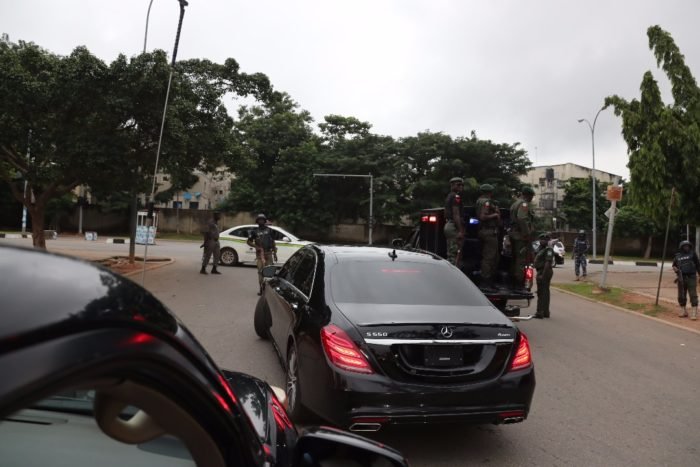 Droves of policemen barricade the homes of Senator Saraki and Ekweremadu in what has been described as a political witch hunt