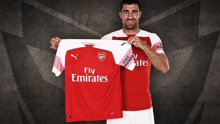 Sokratis Papastathopoulos joins Arsenal from Borussia Dortmund