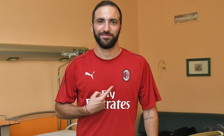 Gonzalo Higuain has joined AC Milan in swap deal