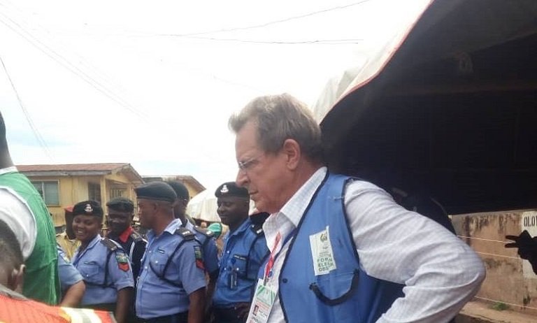 US Consul General in Lagos, John Bray observing the sorting of ballot papers in #OsunRerun