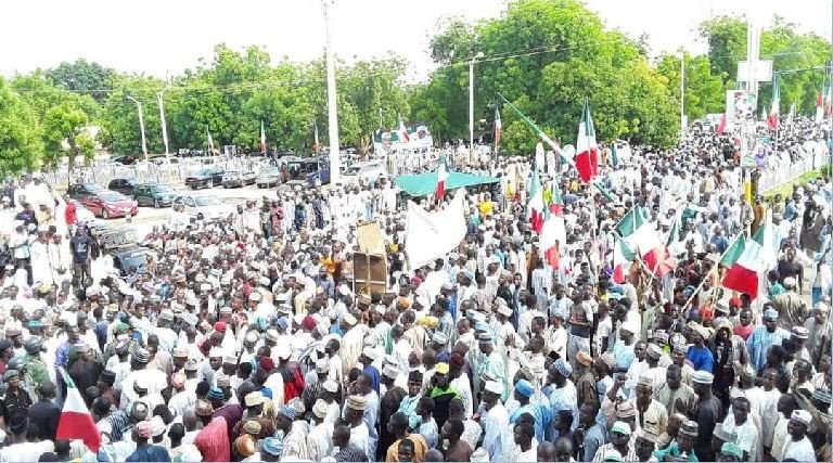 It took four hours for Governor Aminu Tambuwal's motorcade to navigate from the airport to the State Government House