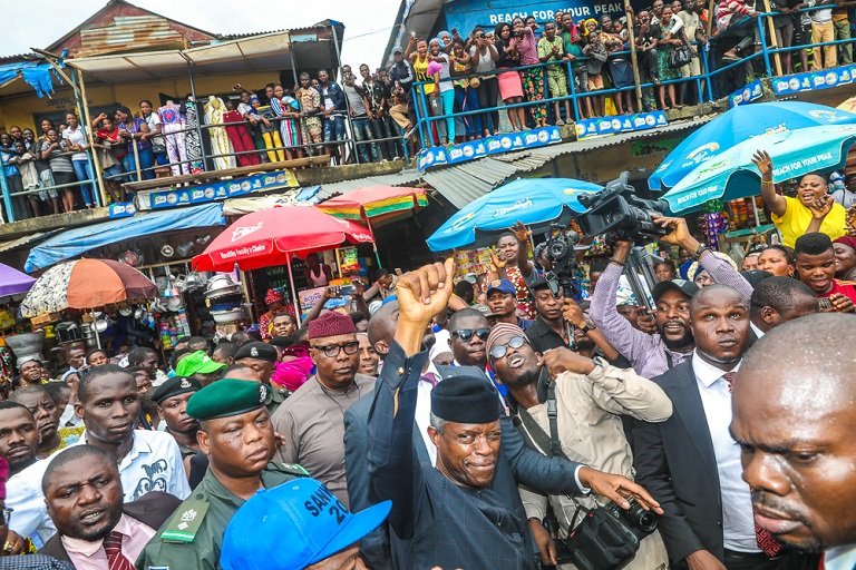 Traders stood still for Vice President Yemi Osinbajo in Ikotun market as he engaged them during his visit