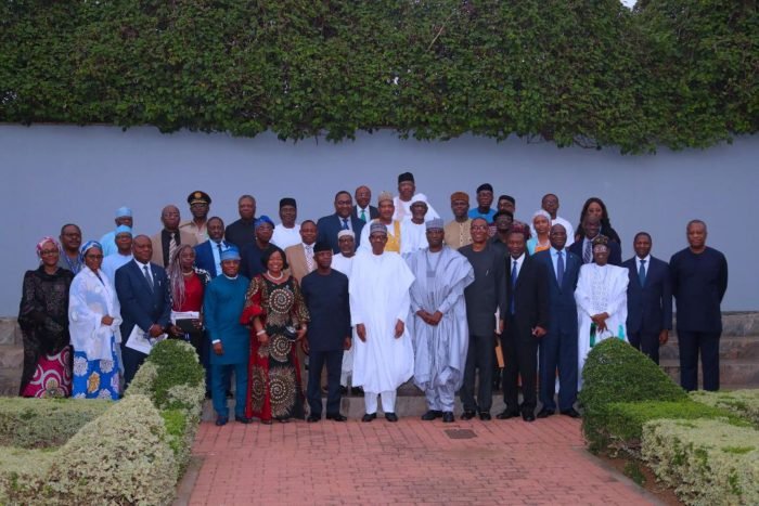 President Muhammadu Buhari with members of AfCFTA committee