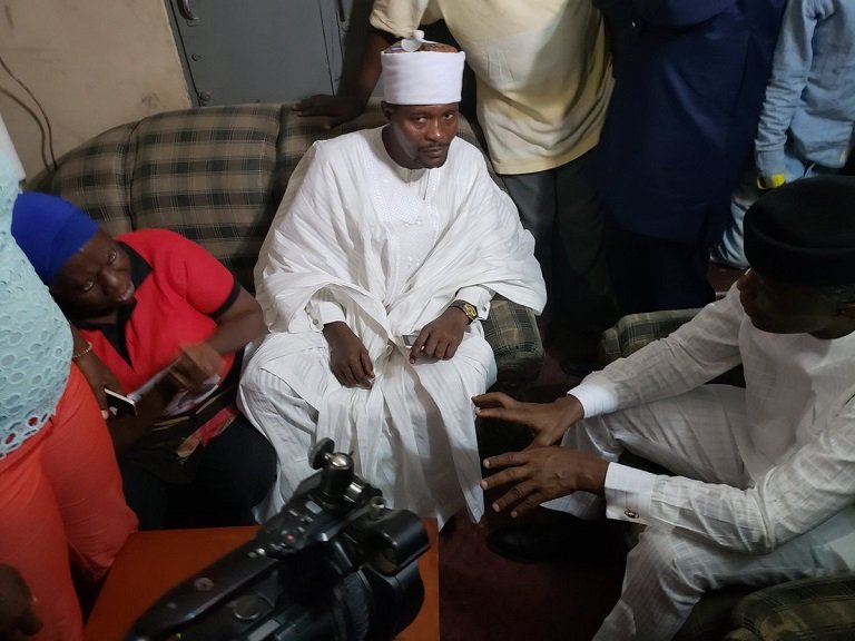 Vice President Yemi Osinbajo has taken his door-to-door campaign to the family of Abidoun Rasheed in Lagos