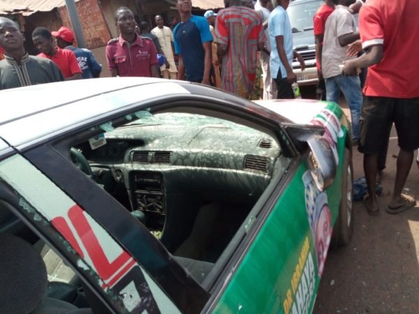 An APC vehicle damaged by PDP thugs in Ilorin, Kwara