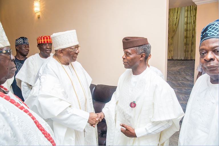 Otunba Subomi Balogun, founder FCMB welcomes Prof Yemi Osinbajo to the palace in Ijebu land