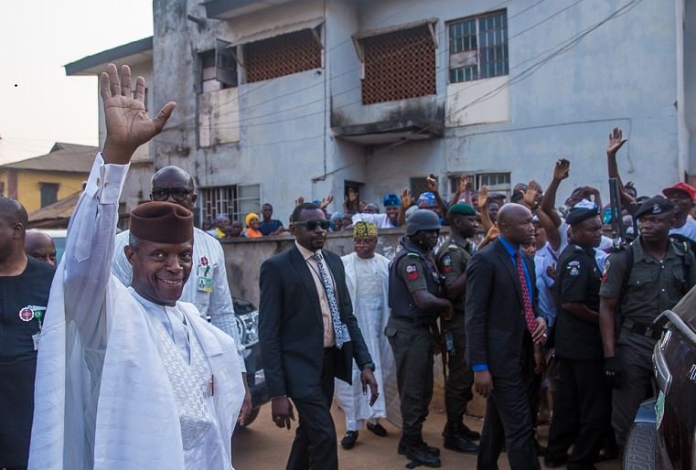 Vice President Yemi Osinbajo acknowledges the cheers of Nigerians as he leaves the home of Chief Mrs Lucia Onabanjo