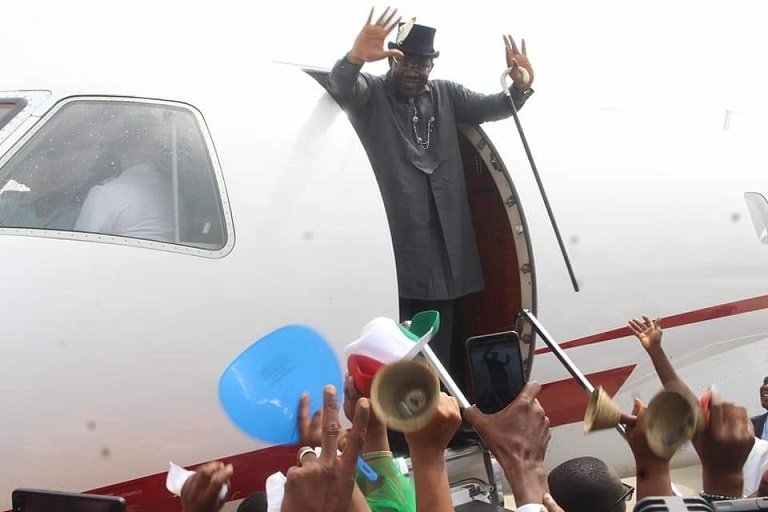 Governor Seriake Dickson acknowledge the cheers as first flight lands in Bayelsa International Airport in Ammasoma, Southern Ijaw