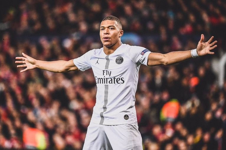 Mbappe reinstated as PSG first team player