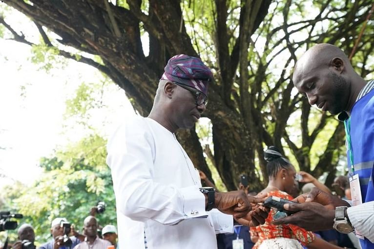 Babajide Sanwo-Olu casting his vote in the governorship election in Lagos on Saturday