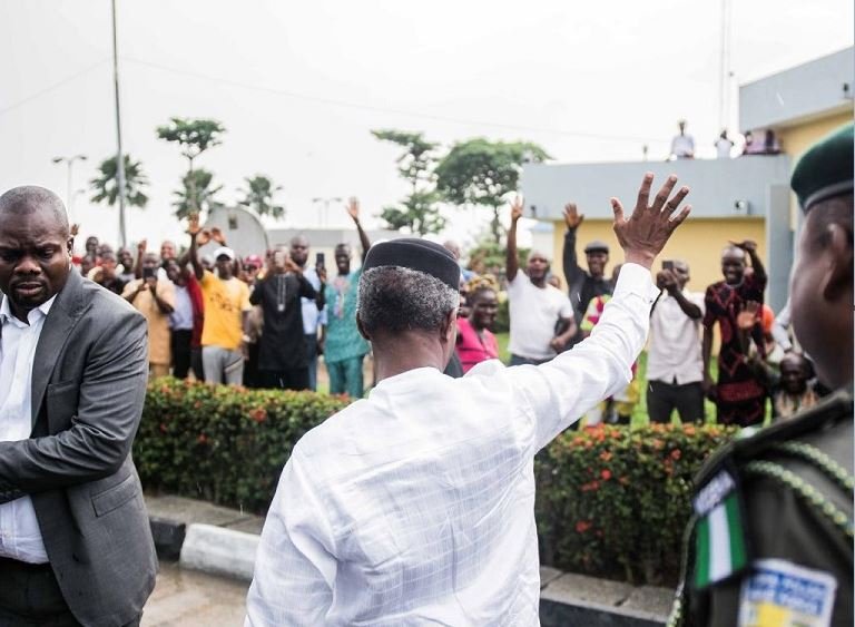 Vice President Yemi Osinbajo arriving Warri, the capital of Delta on Monday for an APC interactive forum