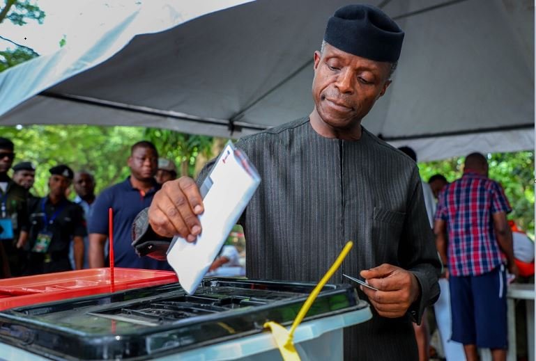 Vice President Yemi Osinbajo casting his ballot at VGC main park on Saturday