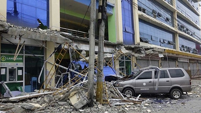 6.8 magnitude earthquake rocks southern Philippines