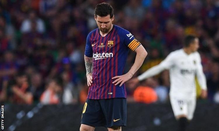 Lionel Messi injured after winning FIFA Best Footballer Award