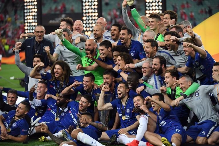 Maurizio Sarri finished his first season at Chelsea with a silverware