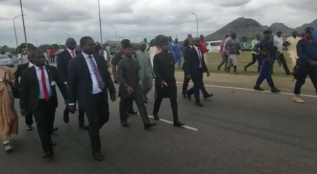 Vice President Yemi Osinbajo walks towards the protesters en route the airport on Tuesday