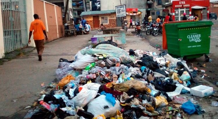 Traders raise alarm as refuse overtakes Lagos roads