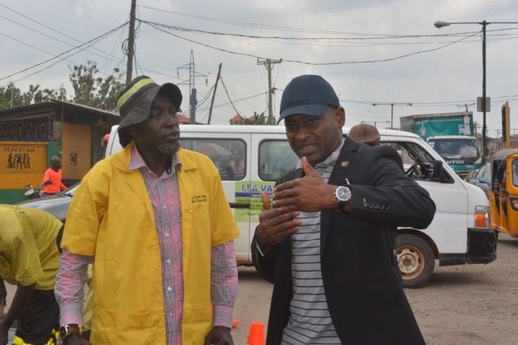 Engr Olufemi Daramola (R), General Manager, Lagos State Public Works Corporation