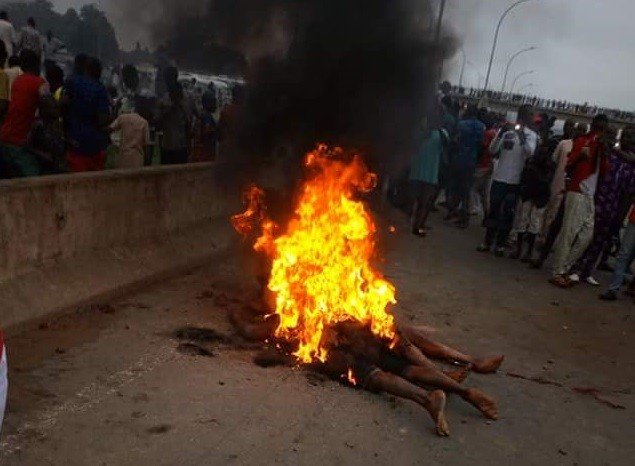 Eyewitnesses in the area said the mob first lynched the suspects before setting them on fire