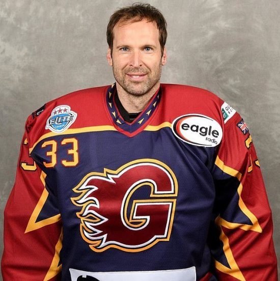 Petr Cech joins ice hockey team, Guildford Phoenix, as goaltender