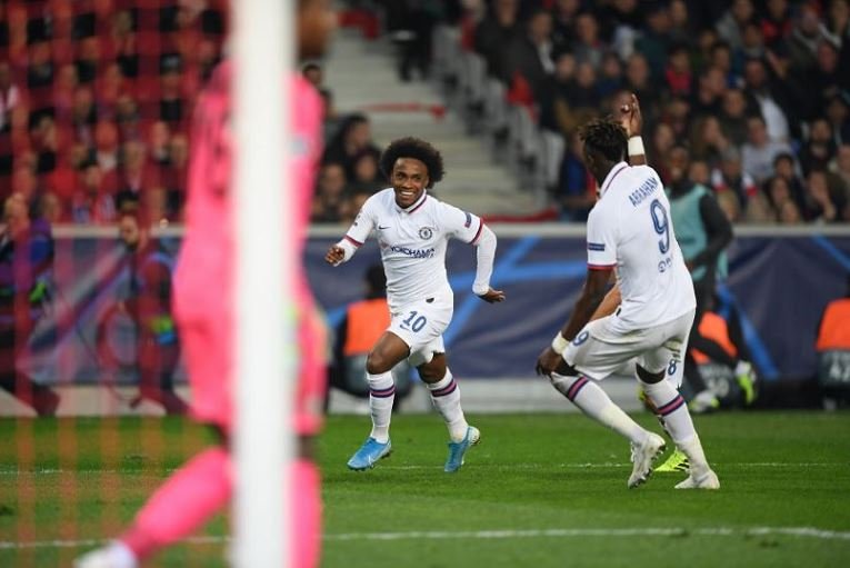 Willian scored a sublime volley as Chelsea beat Lille in France