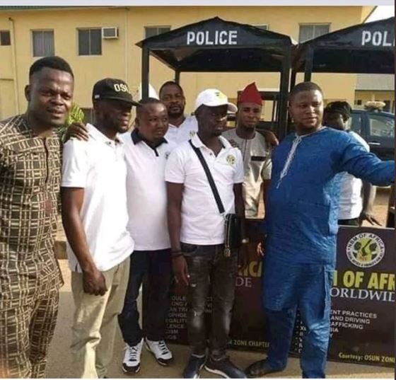 Aye Black Axe donates traffic shelter to police in Osun state