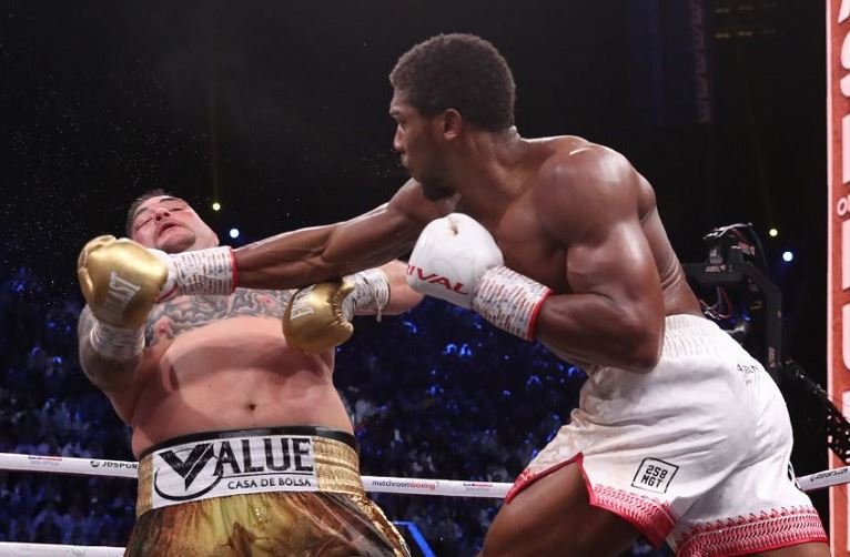 Anthony Joshua catches Andy Ruiz with a right hand