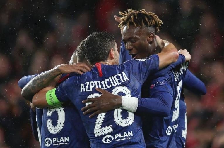 Tammy Abraham and Cesar Azpilicueta fired Chelsea into the last 16 of the Champions League