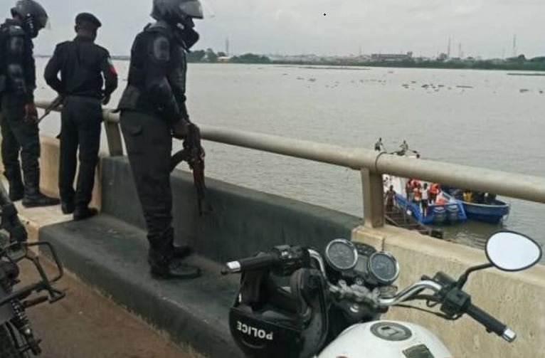 Victim's body recovered from lagoon after Third Mainlnd Bridge accident