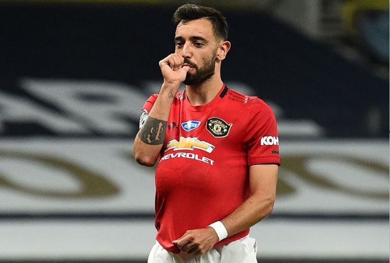 Bruno Fernandes scored a late penalty to secure a point for Manchester United