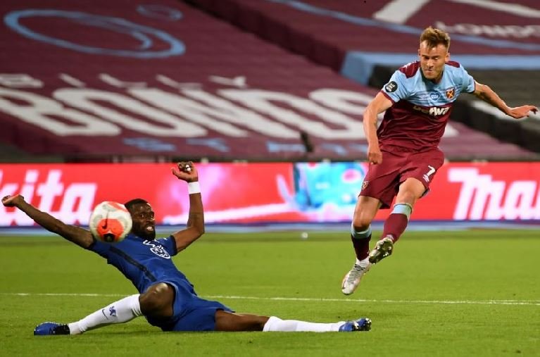 Andriy Yarmolenko scored a late goal to help West Ham do a double over Chelsea