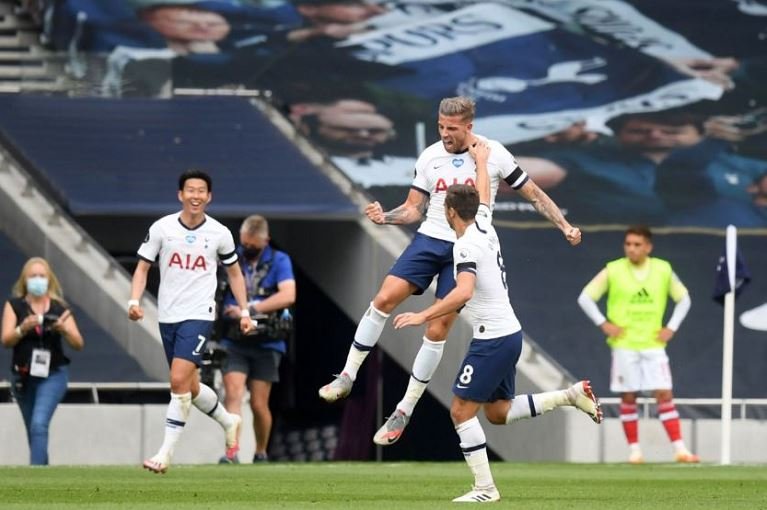 Toby Alderweireld scored a late winner as Tottenham beat Arsenal in north derby