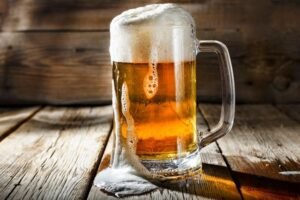 Ghana drunkards association threatens protest over high alcohol prices
