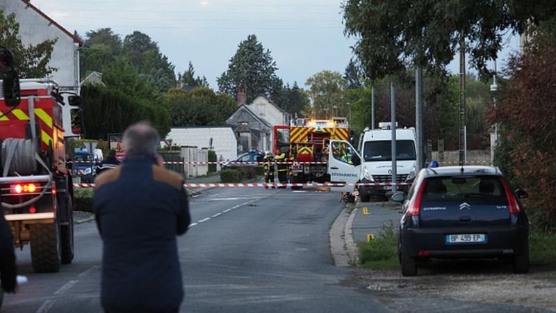 Two planes crash in mid-air killing five in France