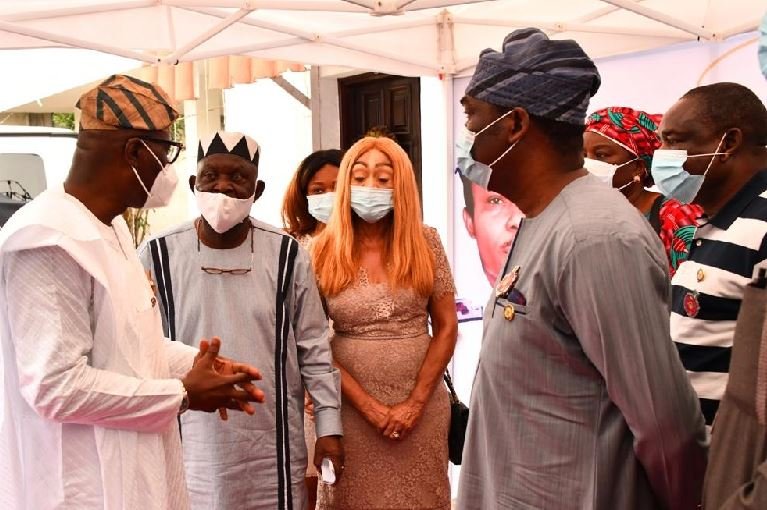 Lagos State Governor, Mr. Babajide Sanwo-Olu; Chief Ayo Opadokun; wife of the deceased, Gladys Kanu; Deputy Governor, Dr. Obafemi Hamzat and Commissioner for Information and Strategy, Mr. Gbenga Omotoso during a condolence visit to Retired Rear Admiral Ndubuisi Kanu’s family at their residence, on Friday, January 15, 2021.